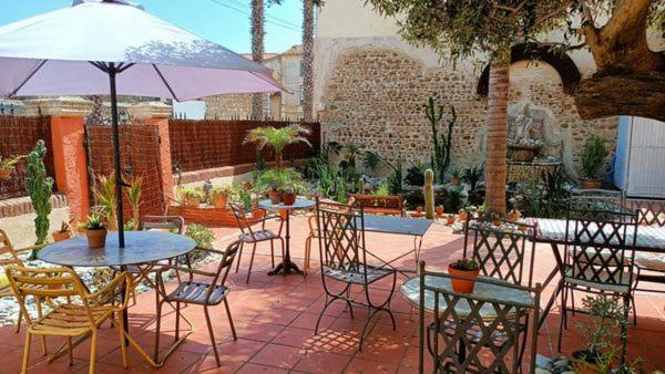 El Castell Embruixat Hotel Saint-Hippolyte  Ngoại thất bức ảnh