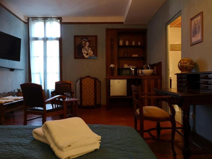 El Castell Embruixat Hotel Saint-Hippolyte  Ngoại thất bức ảnh